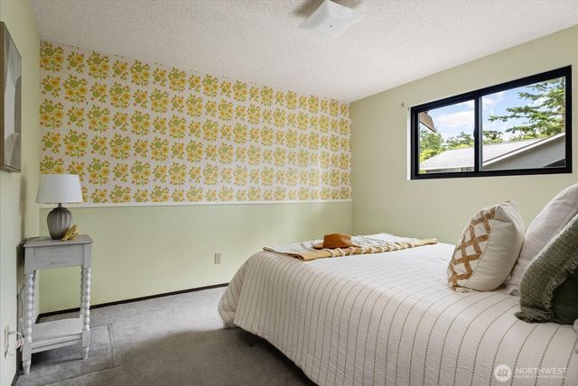 2047 Pine Wood Way, Oak Harbor, WA 98277