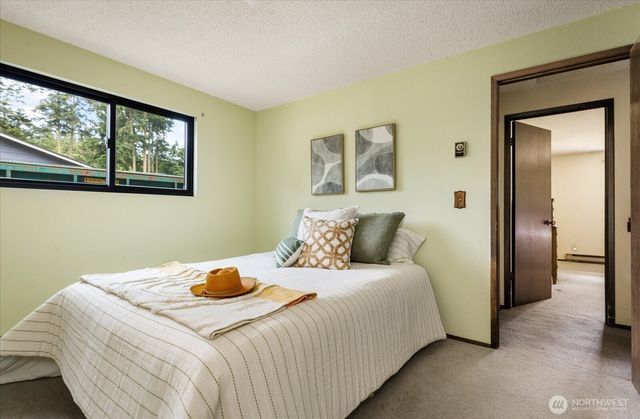2047 Pine Wood Way, Oak Harbor, WA 98277