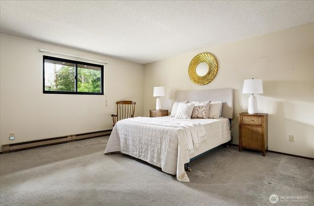 2047 Pine Wood Way, Oak Harbor, WA 98277
