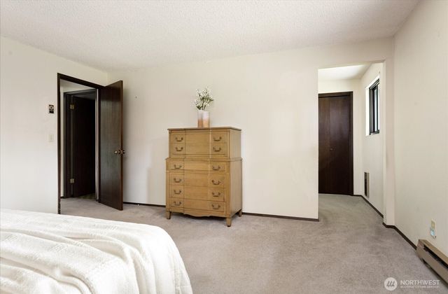 2047 Pine Wood Way, Oak Harbor, WA 98277