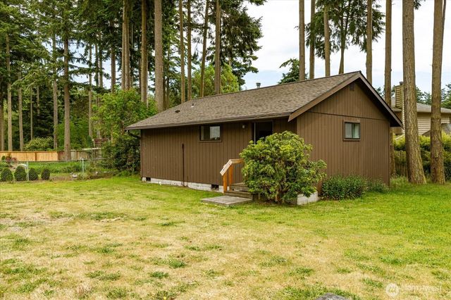2047 Pine Wood Way, Oak Harbor, WA 98277