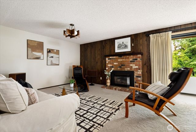 2047 Pine Wood Way, Oak Harbor, WA 98277