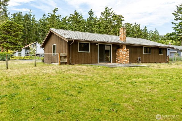 2047 Pine Wood Way, Oak Harbor, WA 98277