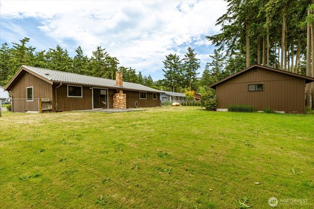 2047 Pine Wood Way, Oak Harbor, WA 98277