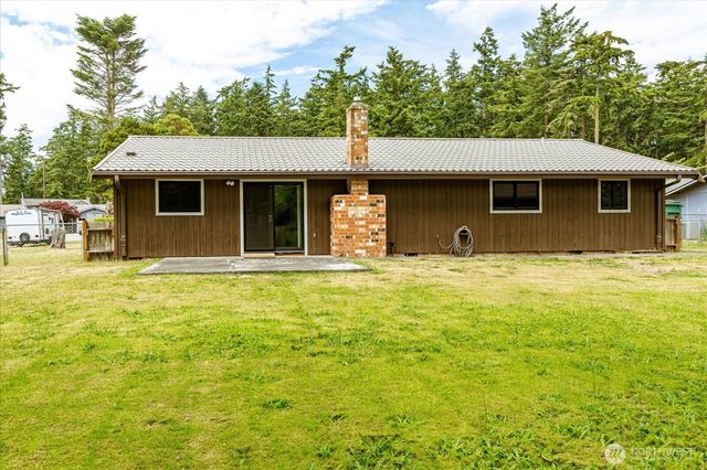 2047 Pine Wood Way, Oak Harbor, WA 98277