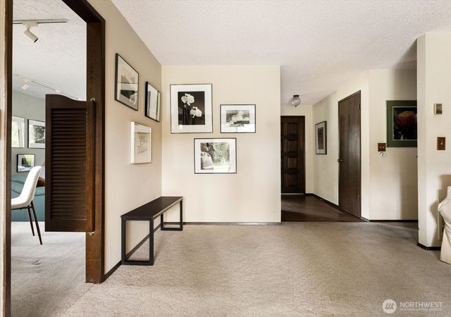2047 Pine Wood Way, Oak Harbor, WA 98277