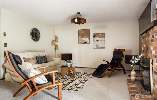 2047 Pine Wood Way, Oak Harbor, WA 98277