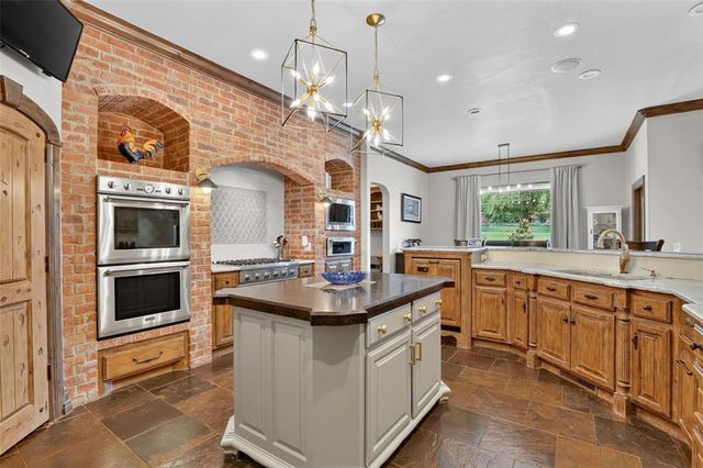 22002 White Pine Circle, Edmond, OK 73012
