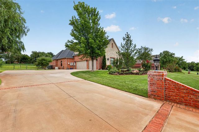 22002 White Pine Circle, Edmond, OK 73012