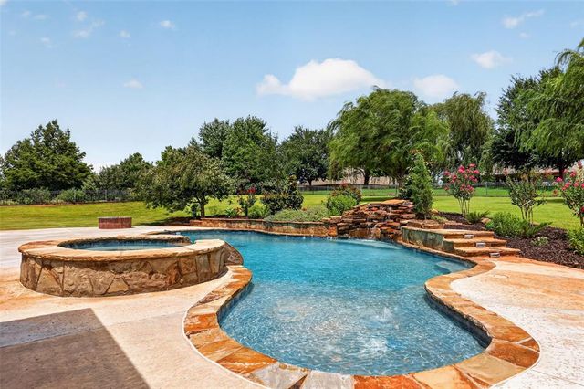 22002 White Pine Circle, Edmond, OK 73012