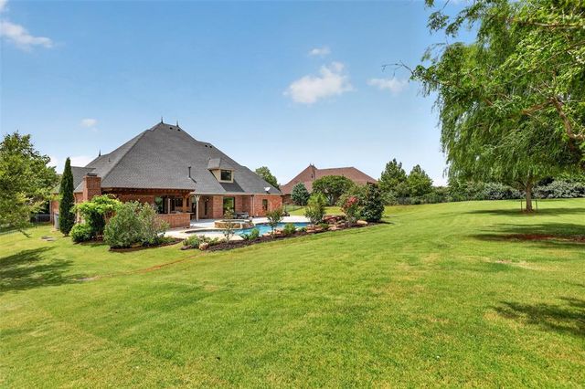 22002 White Pine Circle, Edmond, OK 73012