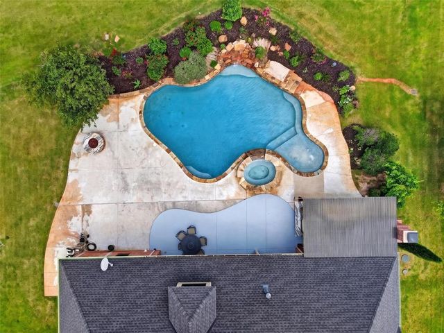 22002 White Pine Circle, Edmond, OK 73012