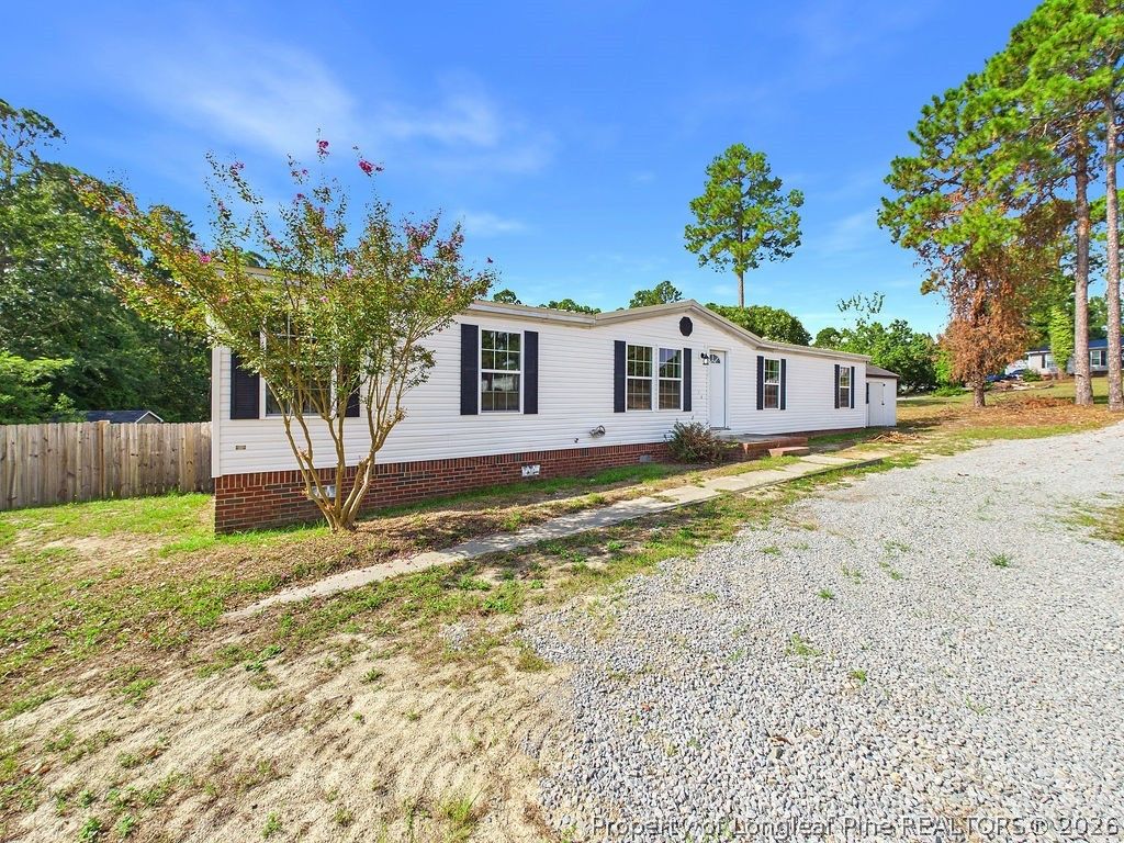 142 Castle Wood, Sanford, NC 27332 — exterior