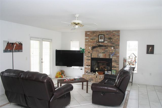 19830 SE 15TH PLACE, Morriston, FL 32668