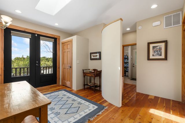 4671 San Ysidro, Santa Fe, NM 87507