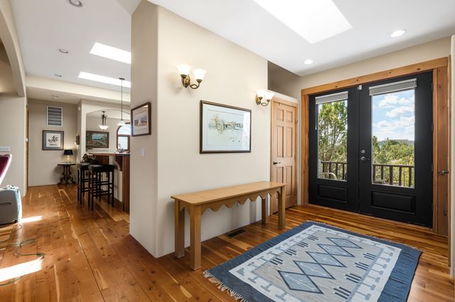 4671 San Ysidro, Santa Fe, NM 87507