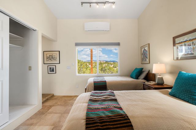 4671 San Ysidro, Santa Fe, NM 87507