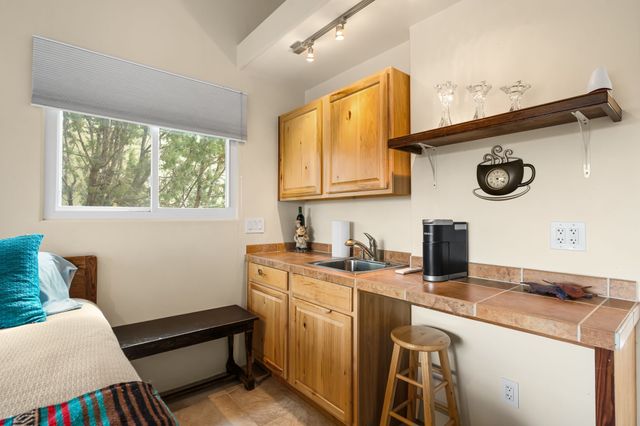4671 San Ysidro, Santa Fe, NM 87507