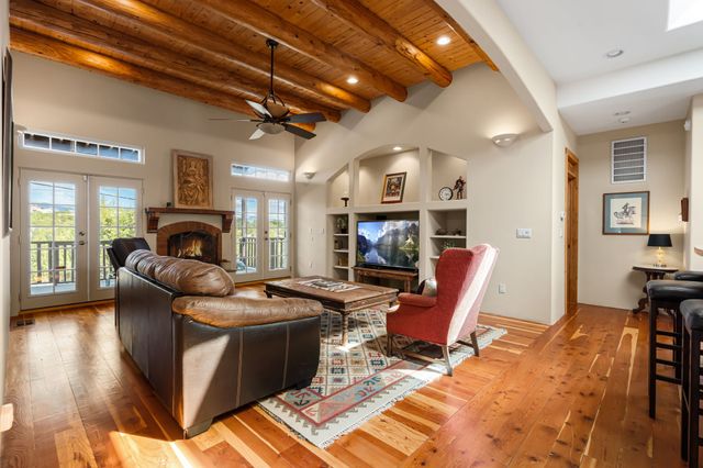 4671 San Ysidro, Santa Fe, NM 87507