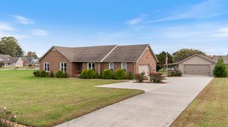 76 Waters Edge Dr, Estill Springs, TN 37330