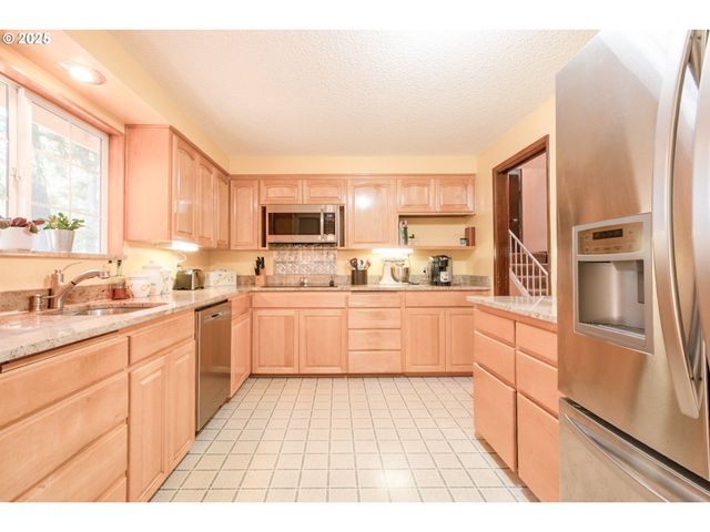 4845 BROOKWOOD St, Eugene, OR 97405