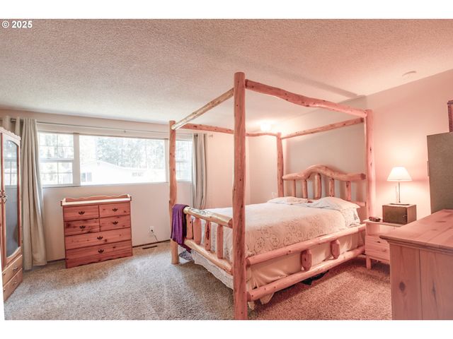 4845 BROOKWOOD St, Eugene, OR 97405