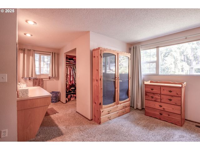 4845 BROOKWOOD St, Eugene, OR 97405