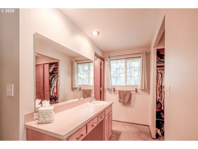 4845 BROOKWOOD St, Eugene, OR 97405