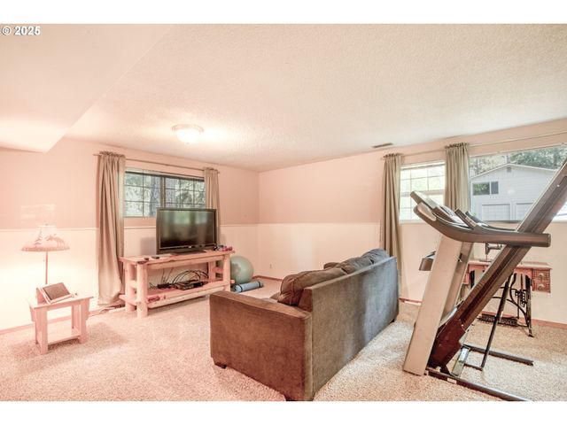 4845 BROOKWOOD St, Eugene, OR 97405