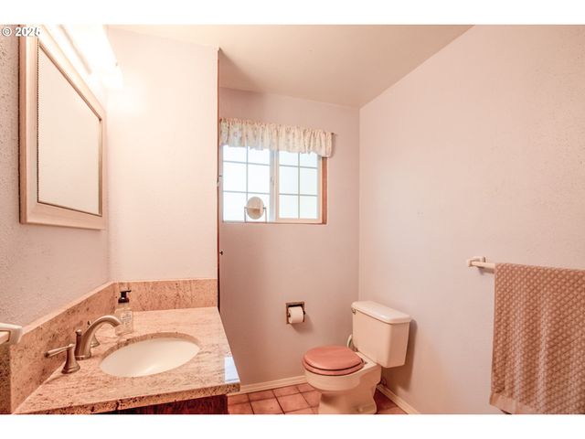 4845 BROOKWOOD St, Eugene, OR 97405