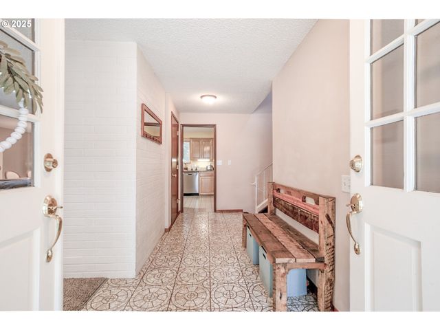 4845 BROOKWOOD St, Eugene, OR 97405