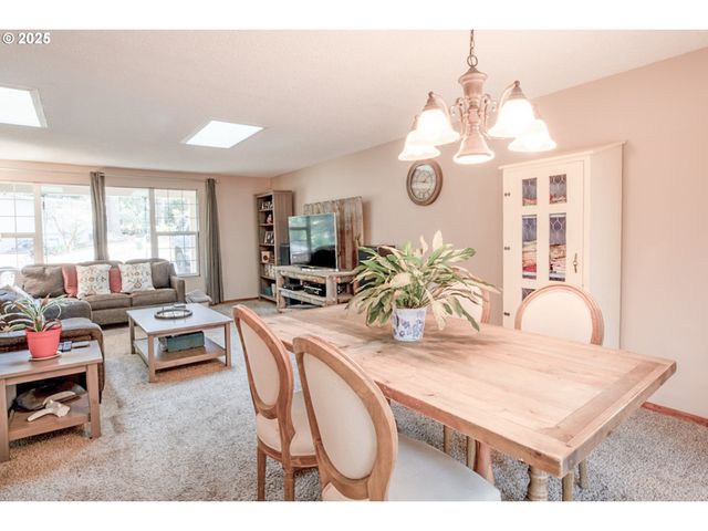 4845 BROOKWOOD St, Eugene, OR 97405