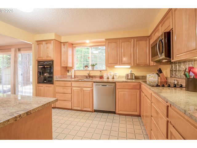 4845 BROOKWOOD St, Eugene, OR 97405