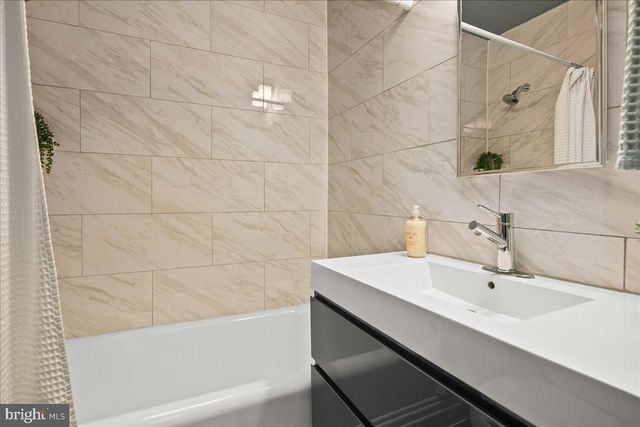 1722 LANG PL NE, Washington, DC 20002