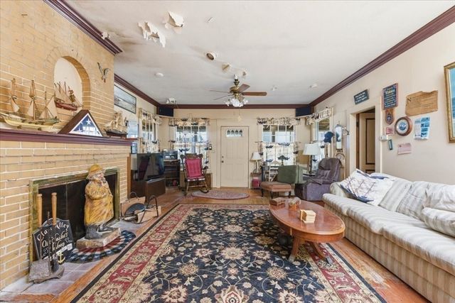 64 Central St, Marshfield, MA 02020