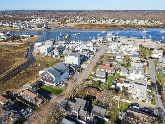 64 Central St, Marshfield, MA 02020