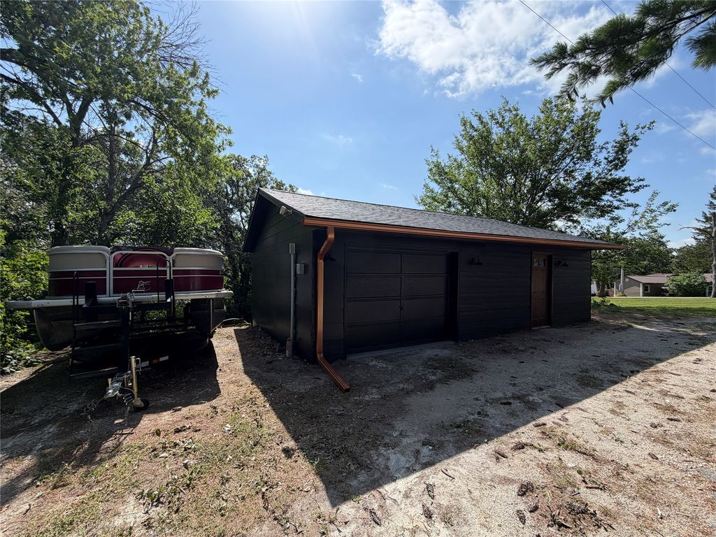 8422 Meadow Wood Drive, Dexter, IA 50070
