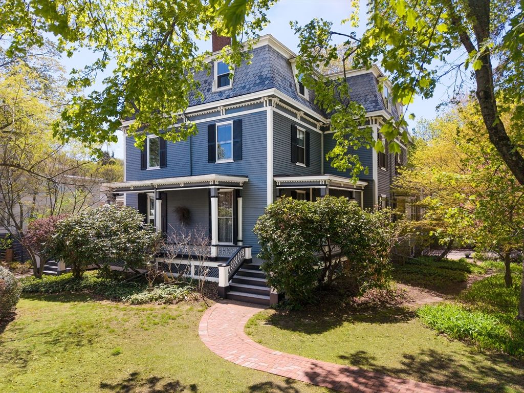 135 Langley Rd 135, Newton, MA 02459