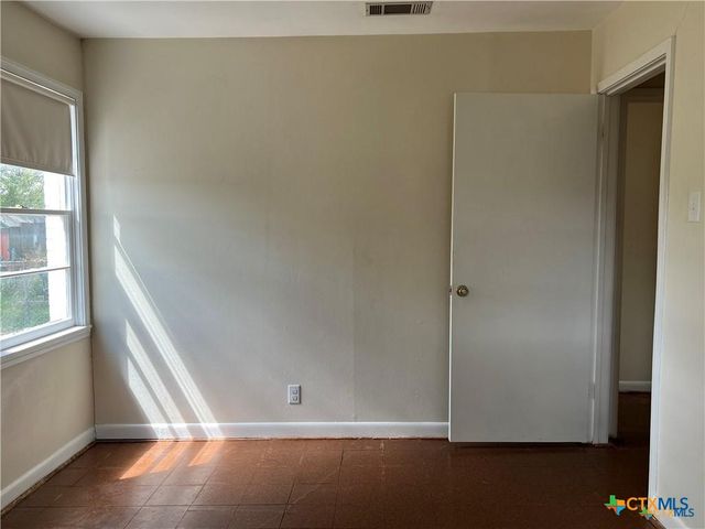413 E Walker Avenue, Temple, TX 76501