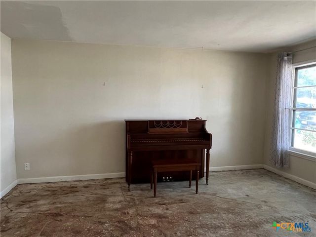 413 E Walker Avenue, Temple, TX 76501