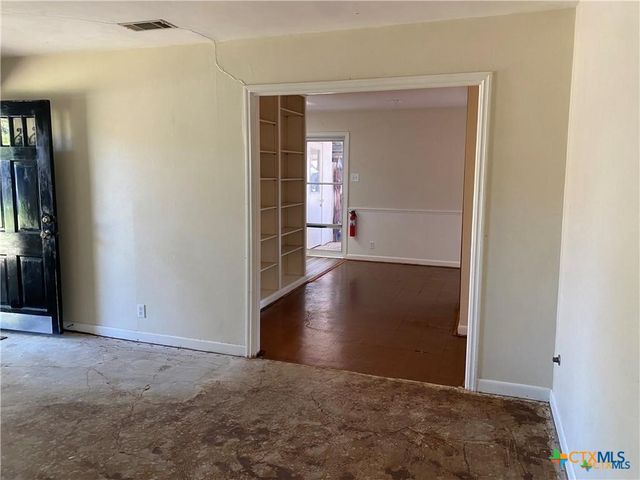 413 E Walker Avenue, Temple, TX 76501
