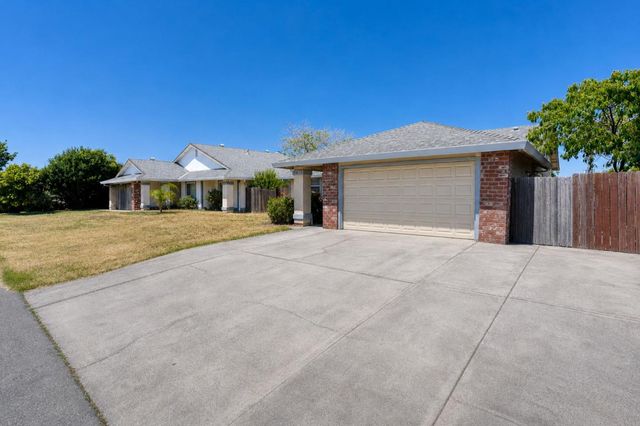 7913 Cottonleaf Way, Sacramento, CA 95828