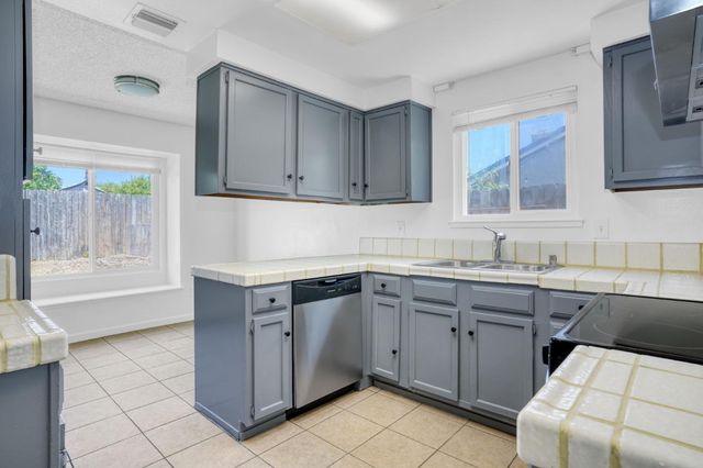 7913 Cottonleaf Way, Sacramento, CA 95828