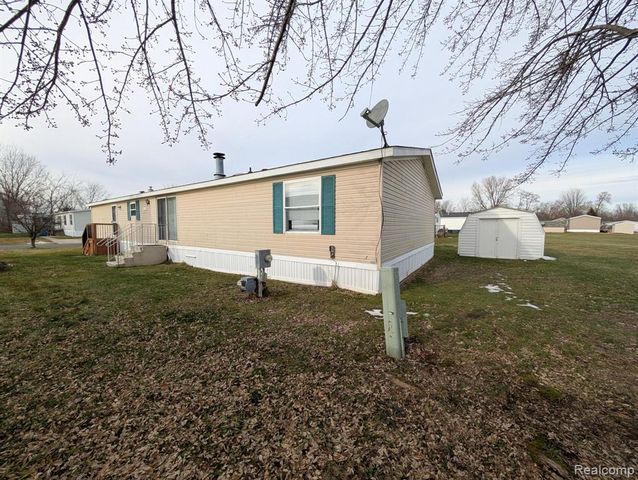 113 Fox Hound Drive, Grand Blanc, MI 48439