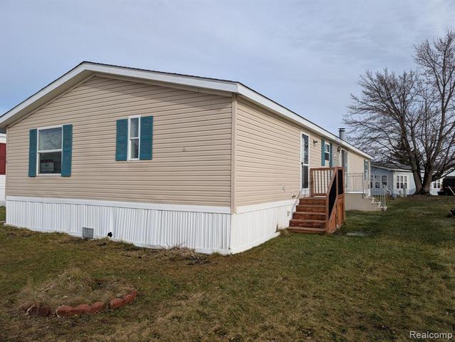 113 Fox Hound Drive, Grand Blanc, MI 48439