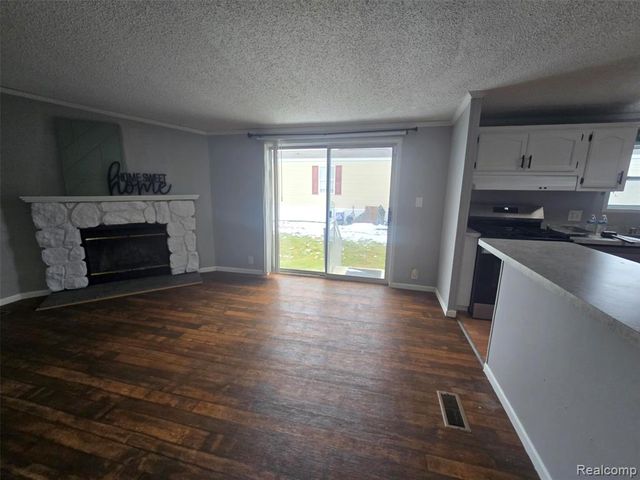 113 Fox Hound Drive, Grand Blanc, MI 48439