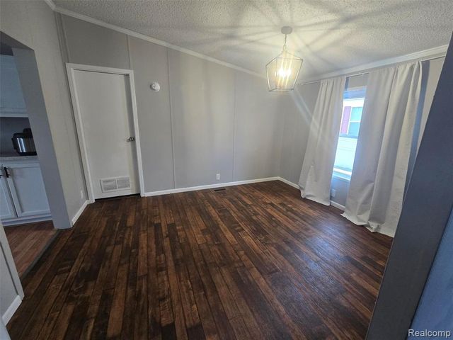 113 Fox Hound Drive, Grand Blanc, MI 48439