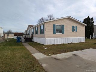 113 Fox Hound Drive, Grand Blanc, MI 48439