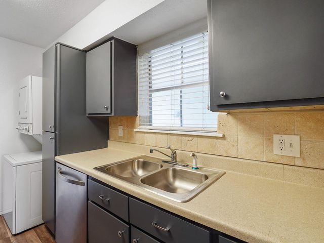 18800 Egret Bay Boulevard 206, Webster, TX 77058