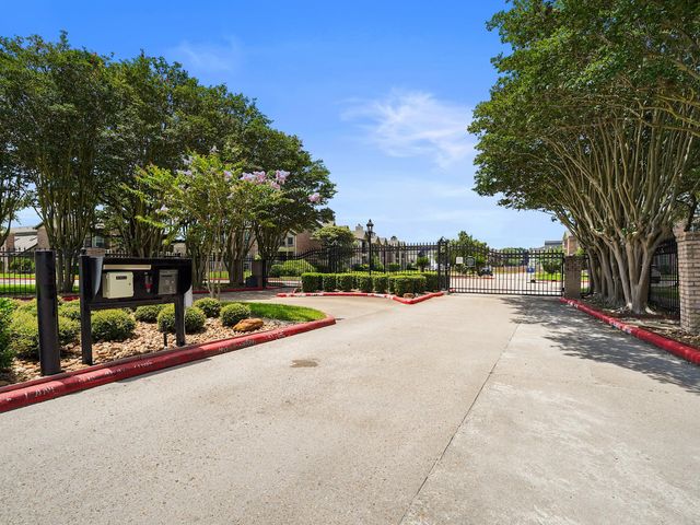 18800 Egret Bay Boulevard 206, Webster, TX 77058